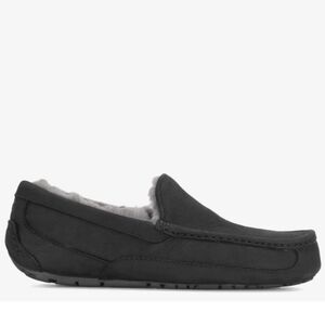 Ugg Ascot Matte Black Leather Loafer